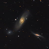 Galactic Trio Arp 286 thumbnail